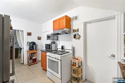 183 Walnut Street Paterson NJ 07522