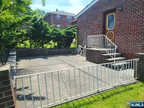 404 9th Street Palisades Park NJ 07650