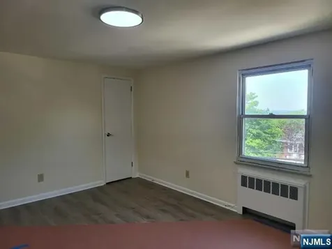404 9th Street Palisades Park NJ 07650