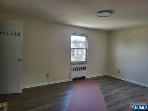 404 9th Street Palisades Park NJ 07650