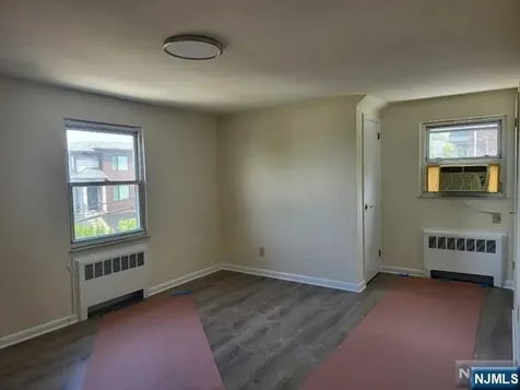 404 9th Street Palisades Park NJ 07650