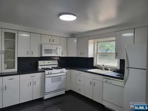 404 9th Street Palisades Park NJ 07650