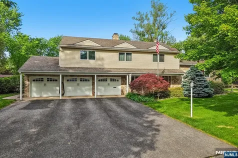123 Midwood Road Paramus NJ 07652
