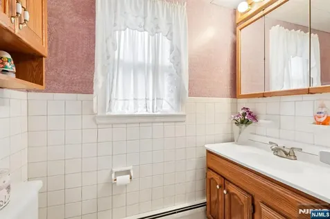 123 Midwood Road Paramus NJ 07652
