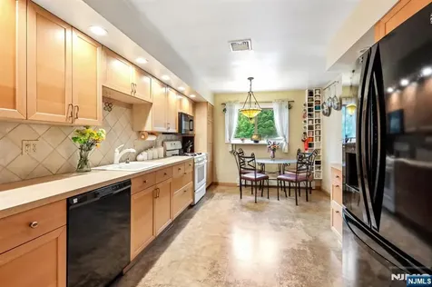 123 Midwood Road Paramus NJ 07652