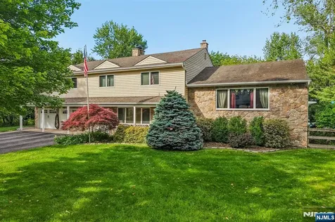 123 Midwood Road Paramus NJ 07652