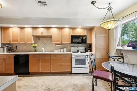 123 Midwood Road Paramus NJ 07652