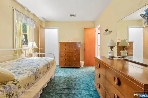 123 Midwood Road Paramus NJ 07652