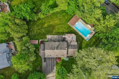 123 Midwood Road Paramus NJ 07652