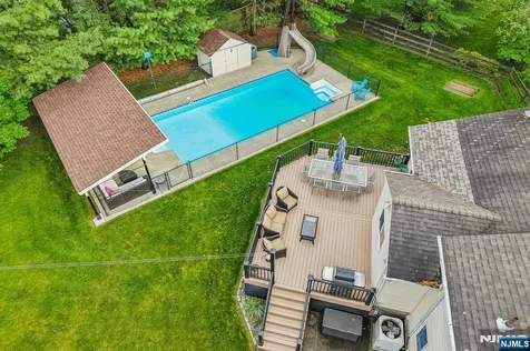 123 Midwood Road Paramus NJ 07652
