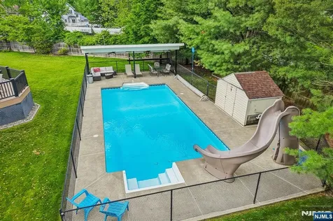 123 Midwood Road Paramus NJ 07652