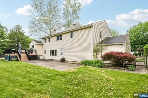 123 Midwood Road Paramus NJ 07652