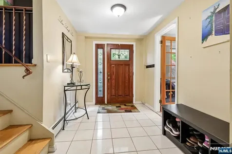123 Midwood Road Paramus NJ 07652