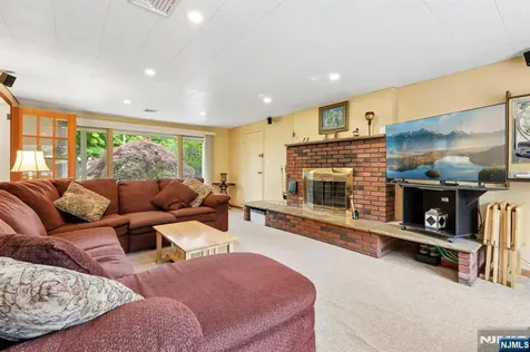 123 Midwood Road Paramus NJ 07652
