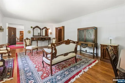 49 Clover Lane Upper Saddle River NJ 07458