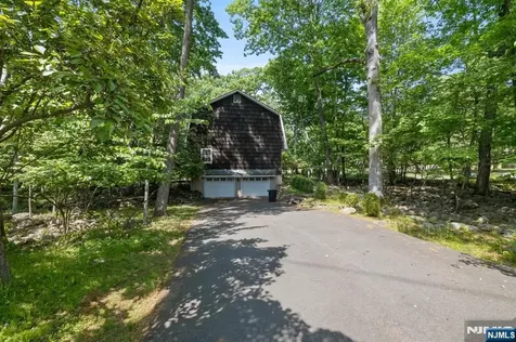 49 Clover Lane Upper Saddle River NJ 07458