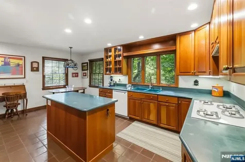 49 Clover Lane Upper Saddle River NJ 07458