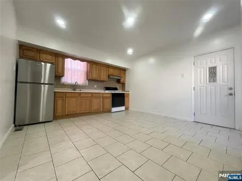 438 John East Newark NJ 07029