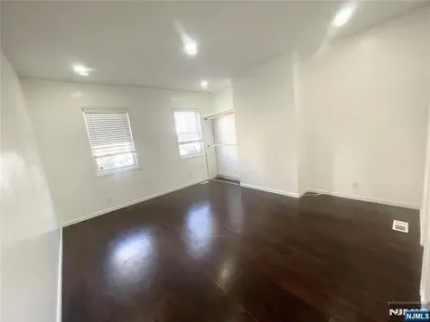438 John East Newark NJ 07029
