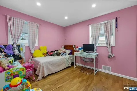 22 Runyon Road Clifton NJ 07013