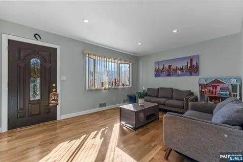 22 Runyon Road Clifton NJ 07013