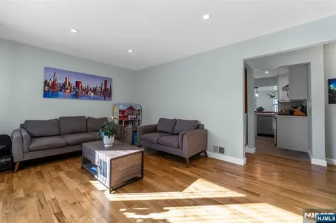 22 Runyon Road Clifton NJ 07013