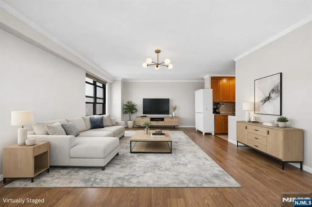 285 Aycrigg Passaic NJ 07055