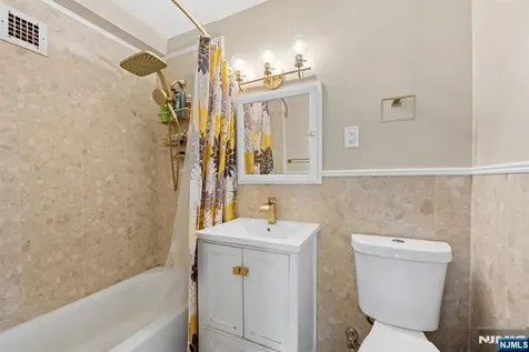 285 Aycrigg Passaic NJ 07055