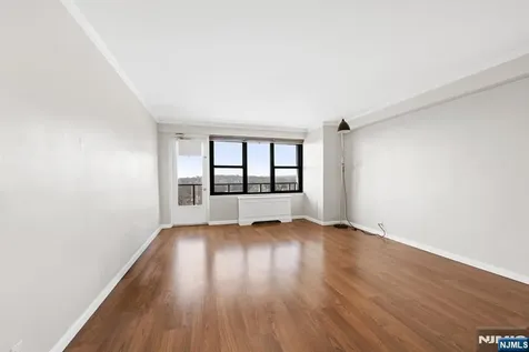 285 Aycrigg Passaic NJ 07055