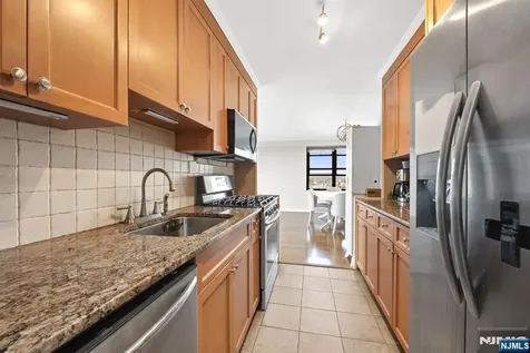 285 Aycrigg Passaic NJ 07055