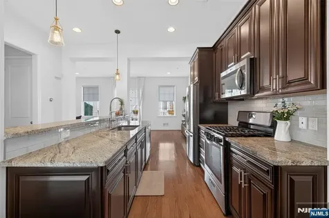 197 Roosevelt Drive Wood Ridge NJ 07075