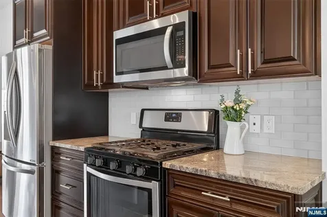 197 Roosevelt Drive Wood Ridge NJ 07075