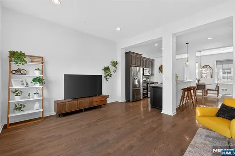 197 Roosevelt Drive Wood Ridge NJ 07075