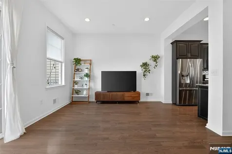 197 Roosevelt Drive Wood Ridge NJ 07075