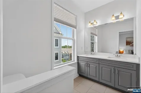 197 Roosevelt Drive Wood Ridge NJ 07075