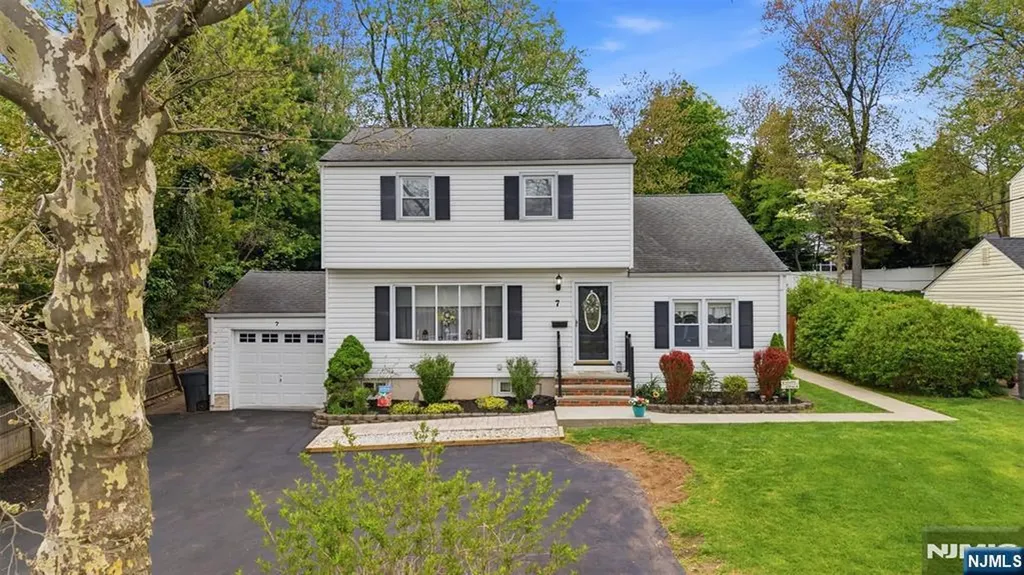 7 Spier Drive Livingston NJ 07039