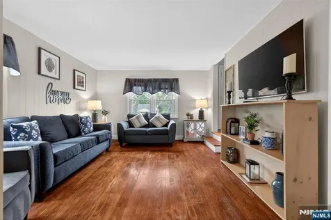 7 Spier Drive Livingston NJ 07039