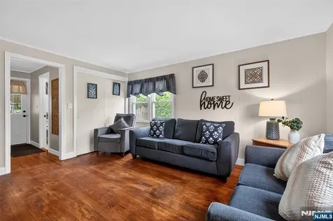 7 Spier Drive Livingston NJ 07039