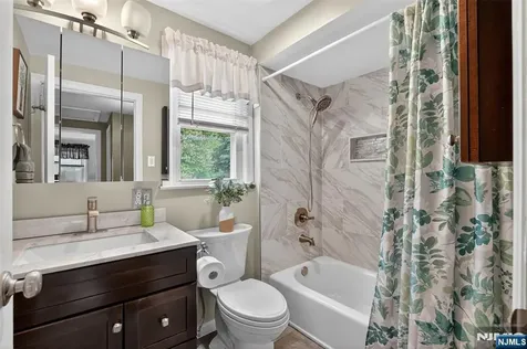 7 Spier Drive Livingston NJ 07039