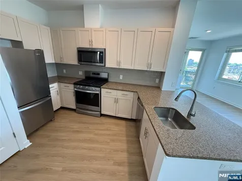 2050 Central Road Fort Lee NJ 07024