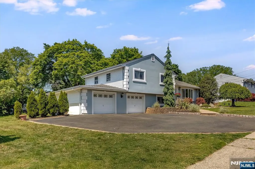 11 Allen Drive Wayne NJ 07470