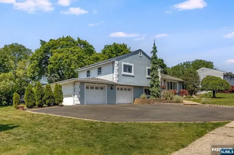 11 Allen Drive Wayne NJ 07470