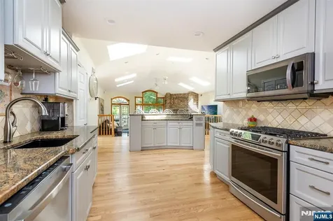 11 Allen Drive Wayne NJ 07470