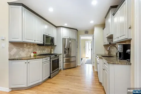 11 Allen Drive Wayne NJ 07470