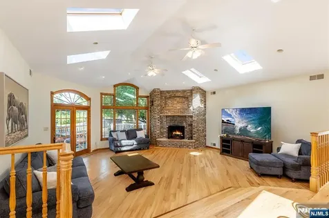 11 Allen Drive Wayne NJ 07470