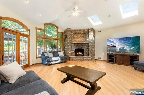 11 Allen Drive Wayne NJ 07470