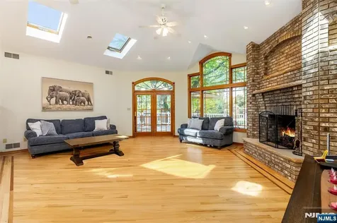11 Allen Drive Wayne NJ 07470