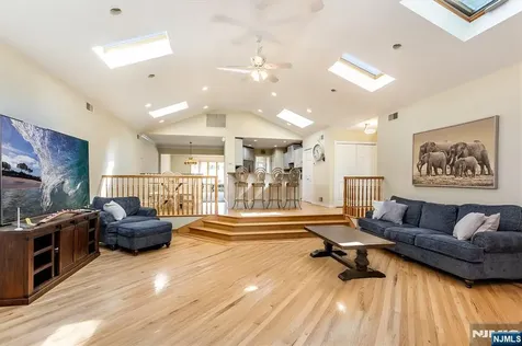 11 Allen Drive Wayne NJ 07470