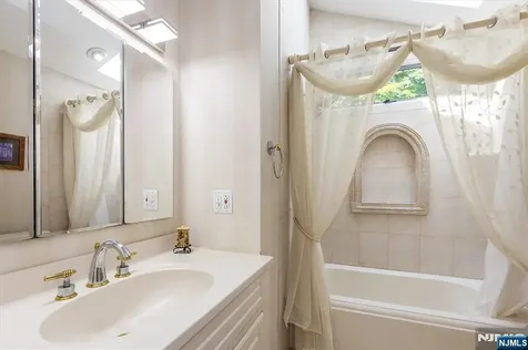 11 Allen Drive Wayne NJ 07470