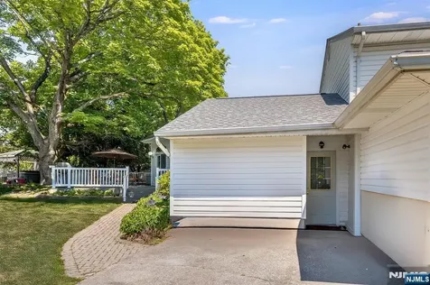 11 Allen Drive Wayne NJ 07470